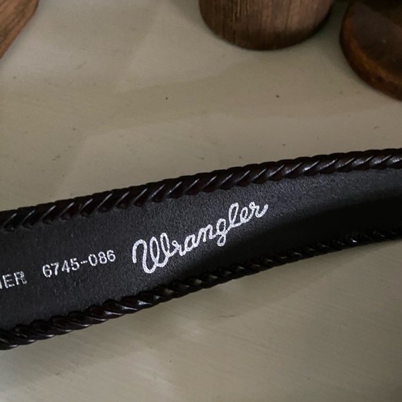Wrangler - Picture 5 of 6